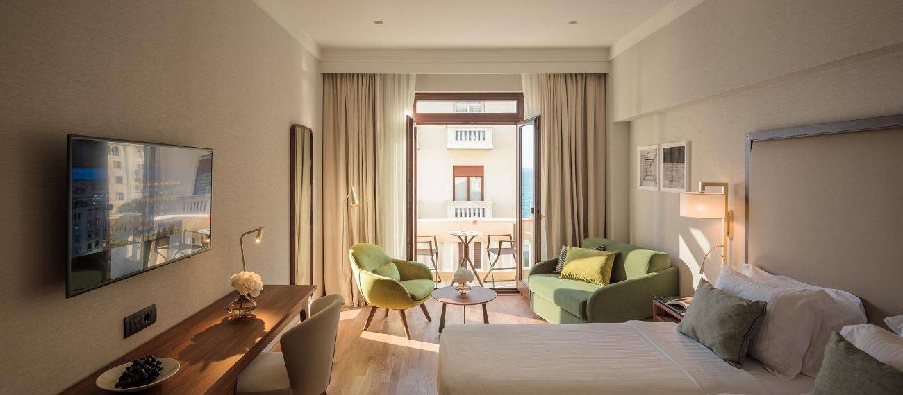 electra-palace-thessaloniki-side-sea-view-room-bedroom.jpg