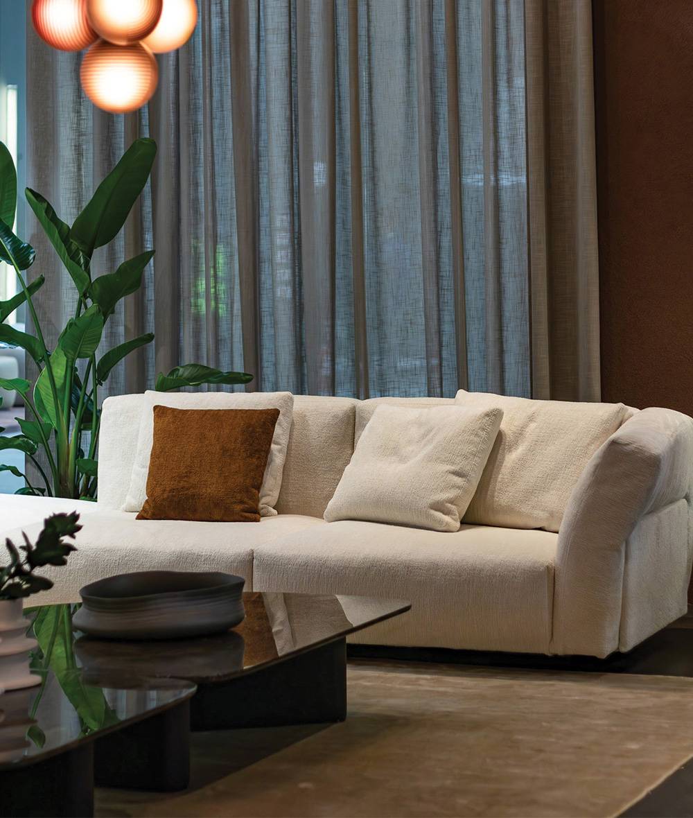 Papadatos-Voltaire-lowtable-preview-hover