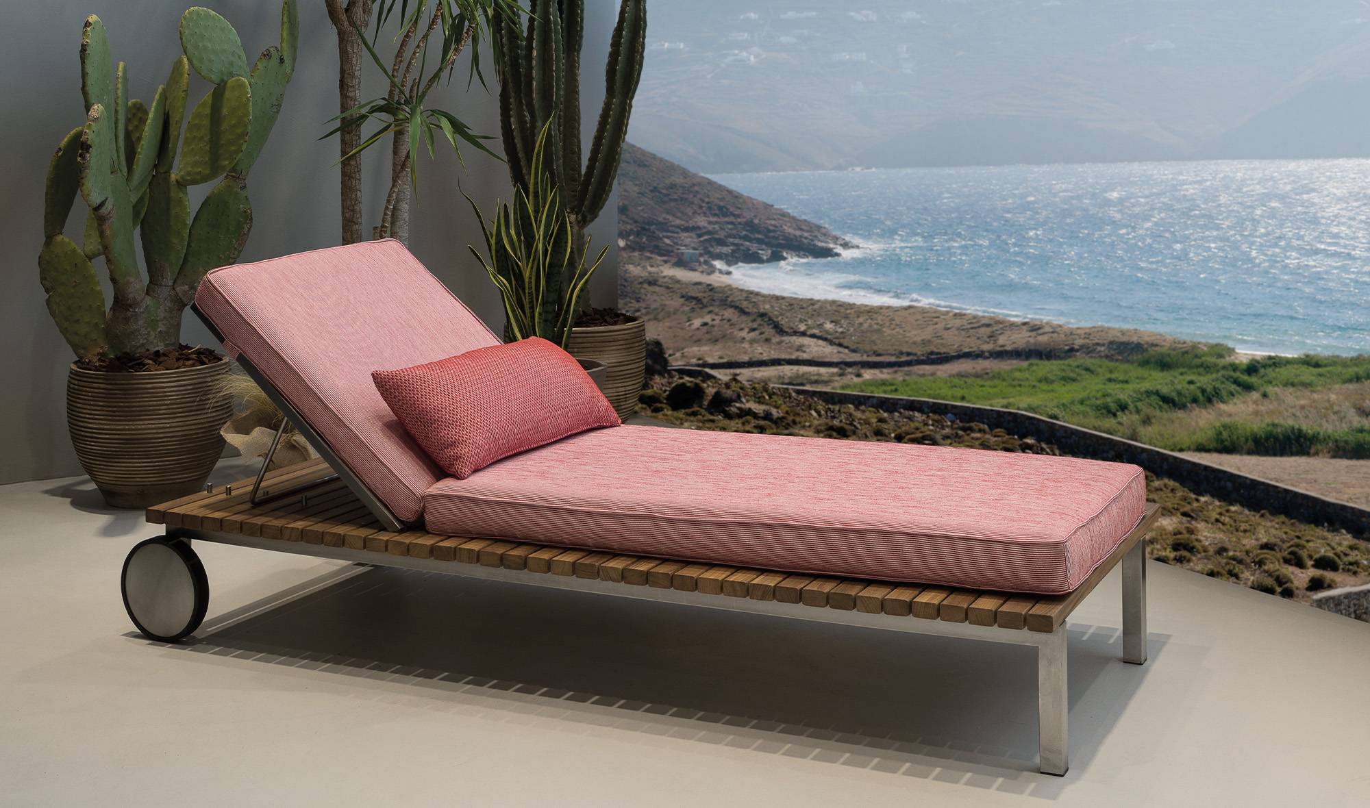 Papadatos-aria-sunbed-outdoor-preview-hover