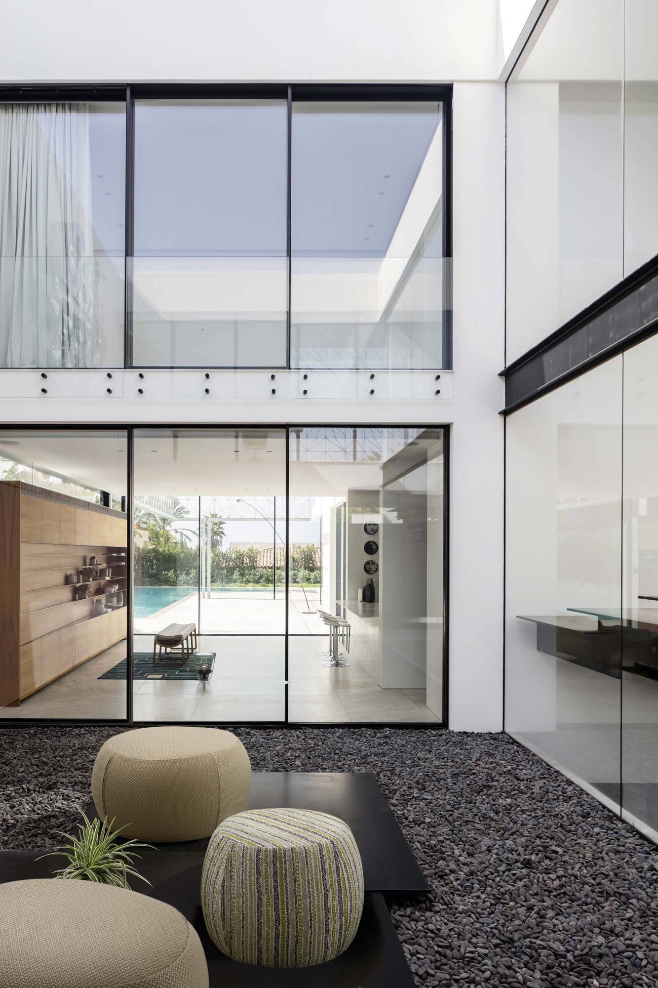 papadatos-Aria-pouf-accessories