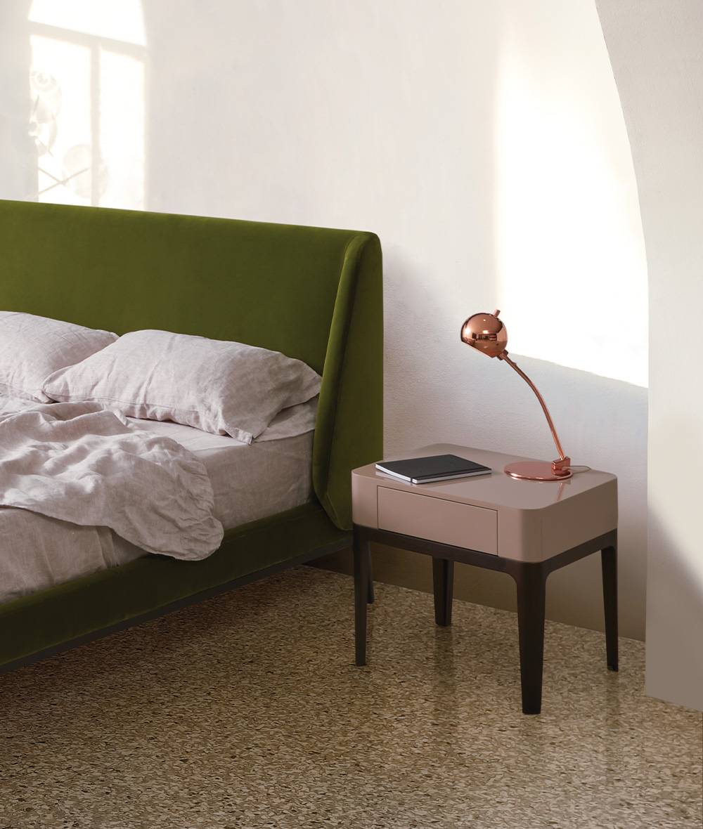 Papadatos-venice-lowtable-preview-hover