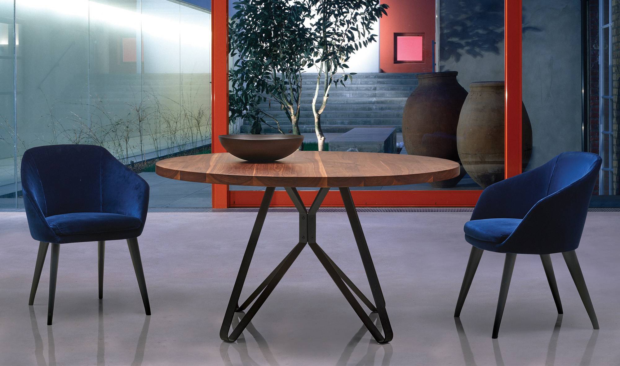 Papadatos-Rotonda-table-preview-hover