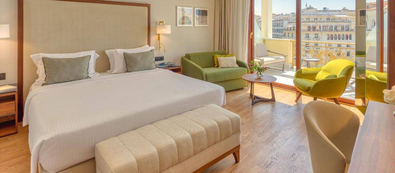 electra-palace-thessaloniki-executive-sea-view-room-bedroom-1.jpg