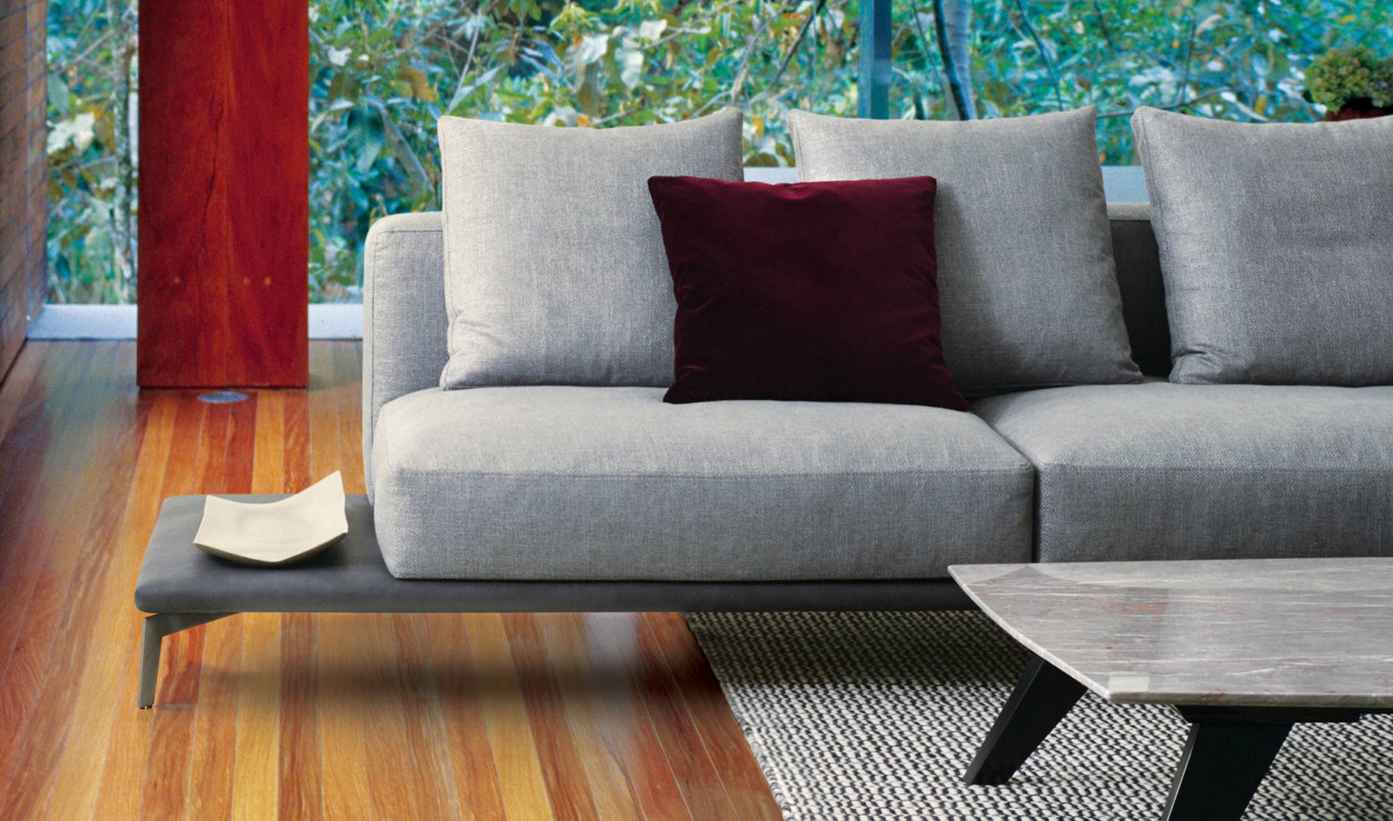 Papadatos-Elle-sofa-preview-hover